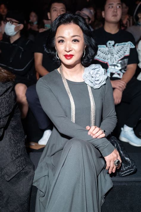 Transgender Cina, chi è la star cinese Jin Xing nuovo volto Dior